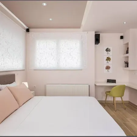 Seaside 1 Chania, 90m From The In Chania, Free Street Parking, Balkoni, Fast Wifi Self Check In, 34sqm Holiday home