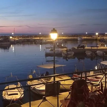 Holiday home Seaside 1 Chania, 90m From The In Chania, Free Street Parking, Balkoni, Fast Wifi Self Check In, 34sqm